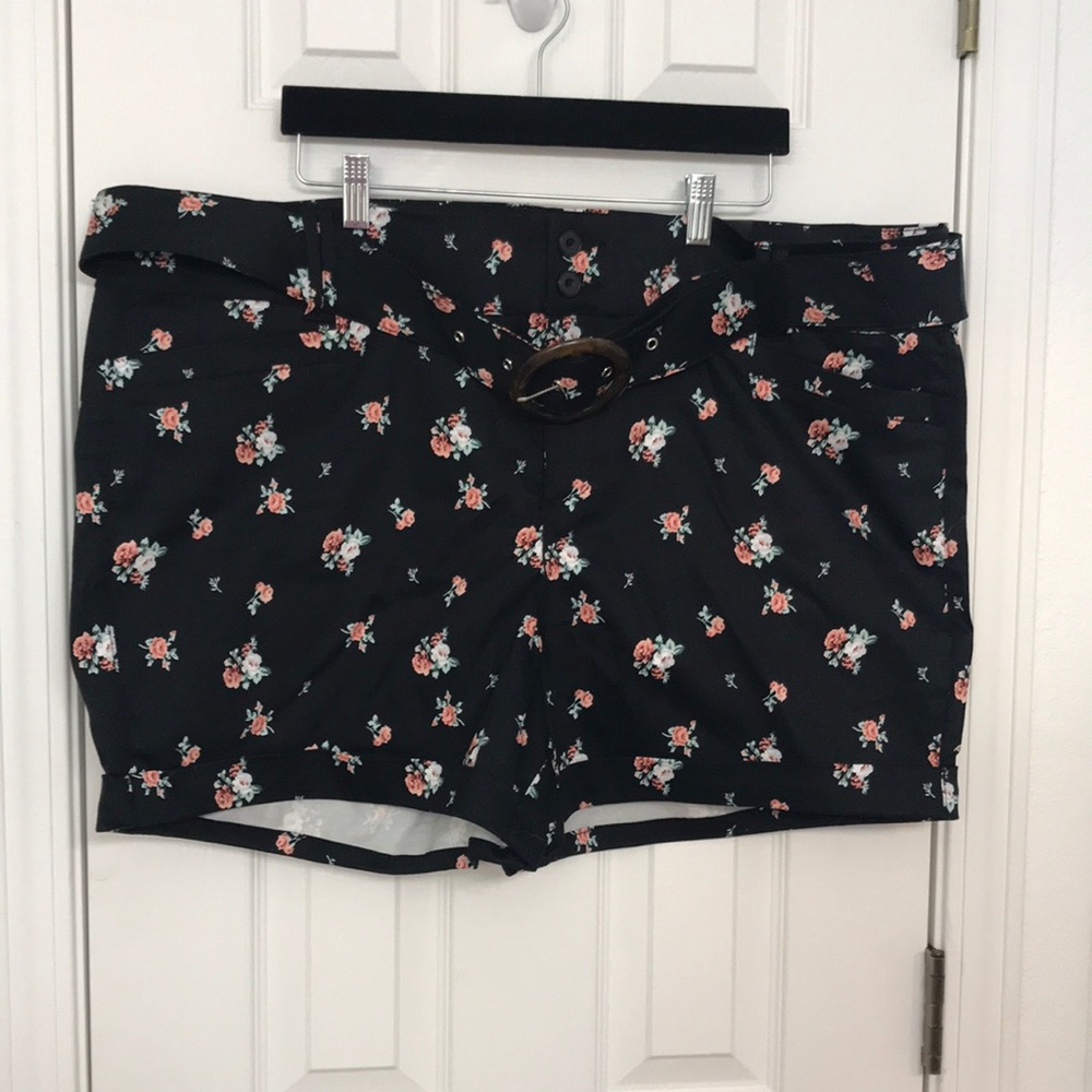 Torrid floral sateen shorts NWT size 24